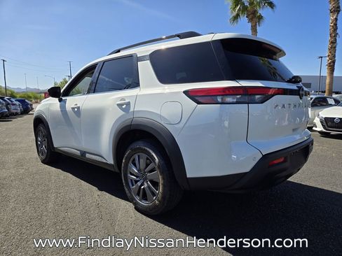 Used 2025 Nissan Pathfinder SV FWD image 4