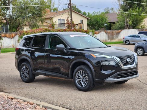 Used 2023 Nissan Rogue S image 5