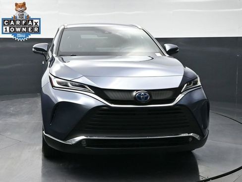 Used 2024 Toyota Venza XLE image 2