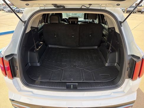 Used 2023 Kia Sorento S image 15