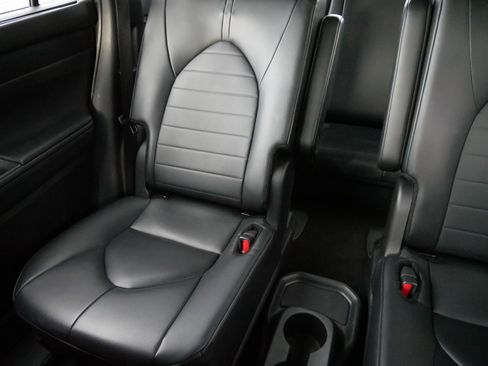 Certified 2024 Toyota Highlander XLE image 12