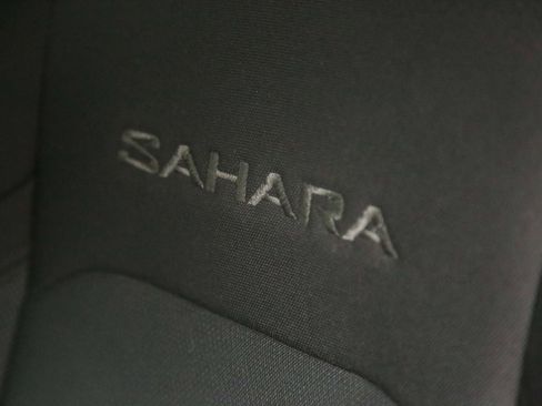Used 2018 Jeep Wrangler Unlimited Sahara AWD/4WD image 24