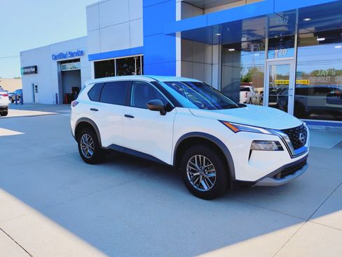 Used 2023 Nissan Rogue S AWD/4WD image 4