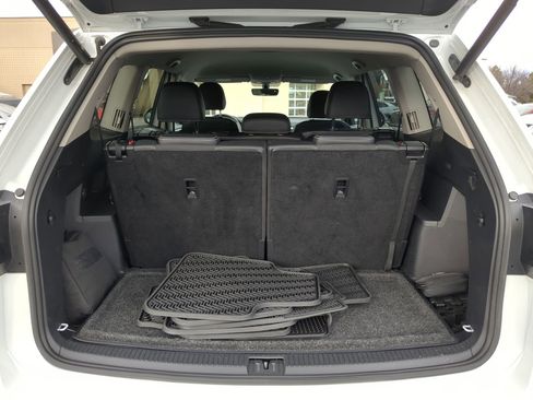 Used 2023 Volkswagen Atlas SE w/ Black Wheel Package image 31