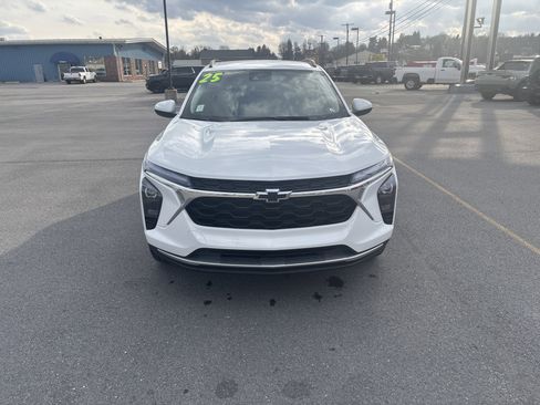 Used 2025 Chevrolet Trax LT w/ Driver Confidence Package image 10