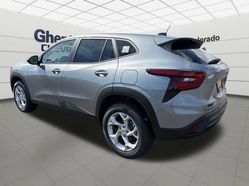 New 2026 Chevrolet Trax LS w/ LS Convenience Package FWD image 3