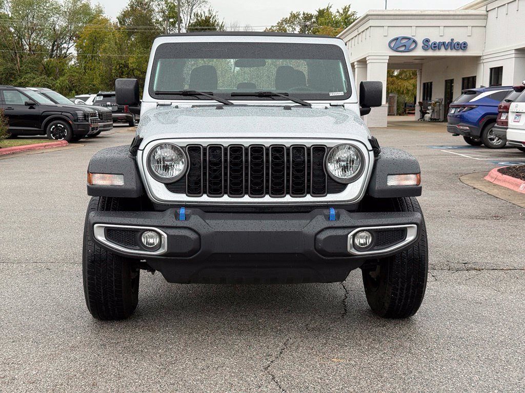 Used 2024 Jeep Gladiator Sport AWD/4WD image 2