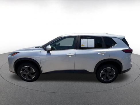 Used 2025 Nissan Rogue SV FWD image 9
