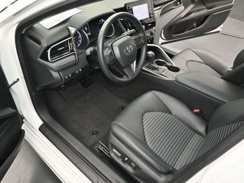 Used 2023 Toyota Camry SE image 6
