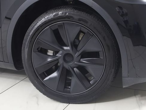 Used 2024 Tesla Model Y Long Range AWD/4WD image 16