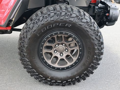 Used 2022 Jeep Wrangler Unlimited Rubicon w/ Xtreme Recon 35" Tire Package AWD/4WD image 10