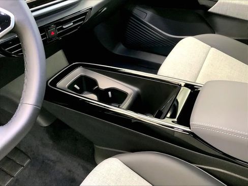 Certified 2024 Volkswagen ID.4 Pro image 17