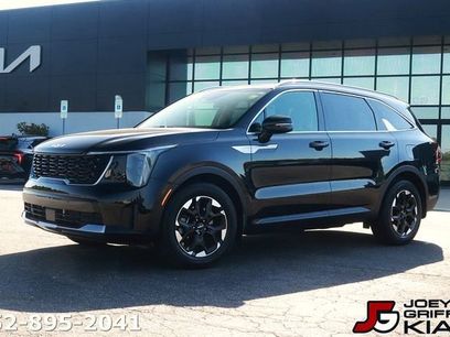 Certified 2025 Kia Sorento S w/ Panoramic Sunroof Package