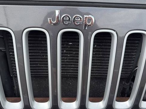 Used 2017 Jeep Wrangler Unlimited Sahara w/ Connectivity Group AWD/4WD image 27