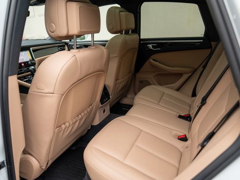 Used 2025 Porsche Macan image 22