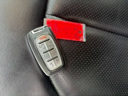Used 2023 Chrysler Pacifica Touring-L FWD image 45
