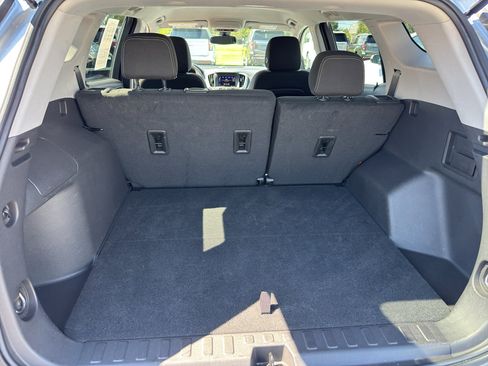 Used 2024 GMC Terrain SLE image 27