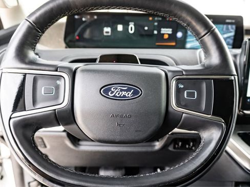 Used 2025 Ford Expedition Max Platinum AWD/4WD image 17
