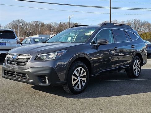 Used 2022 Subaru Outback Premium image 3