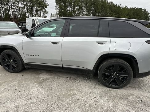 Used 2024 Jeep Wagoneer Launch Edition image 11