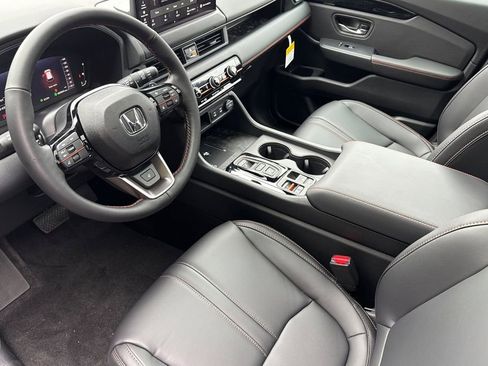 New 2026 Honda Pilot TrailSport image 3