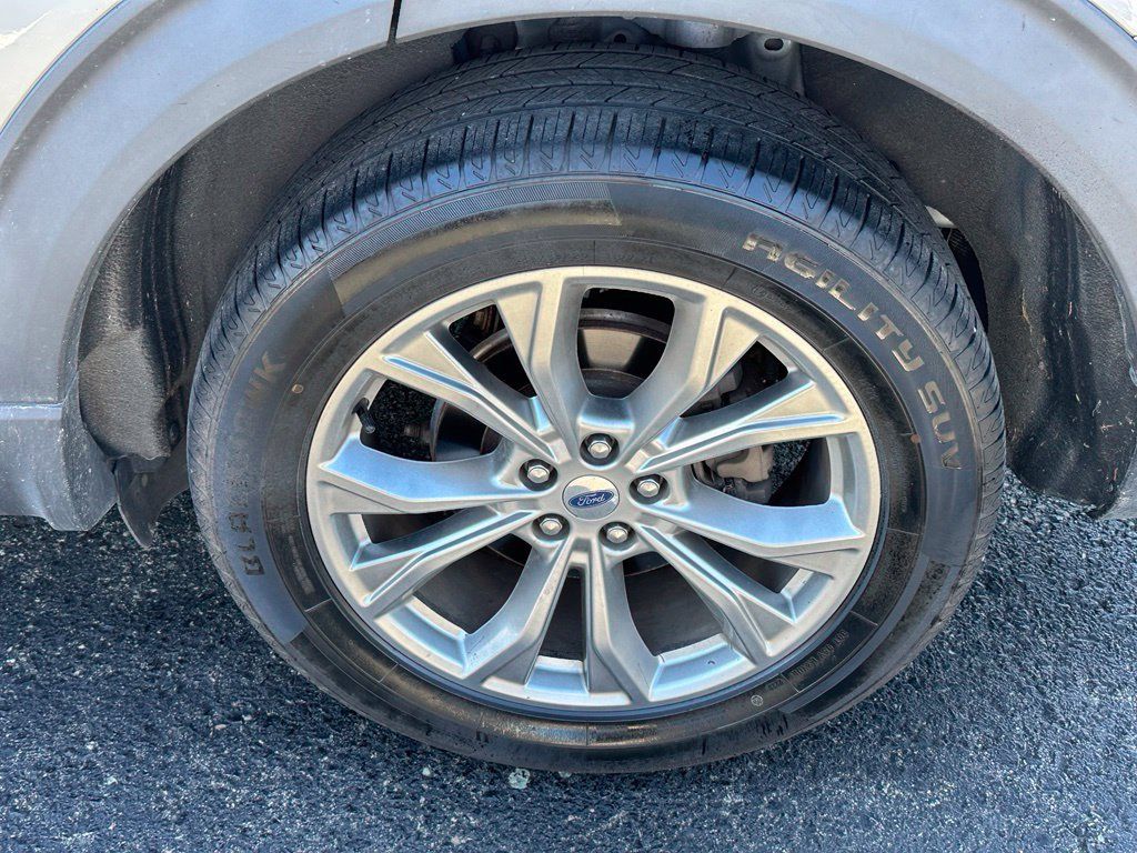 Used 2020 Ford Explorer XLT w/ Equipment Group 202A AWD/4WD image 6
