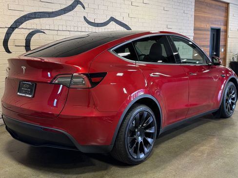 Used 2024 Tesla Model Y Long Range AWD/4WD image 3