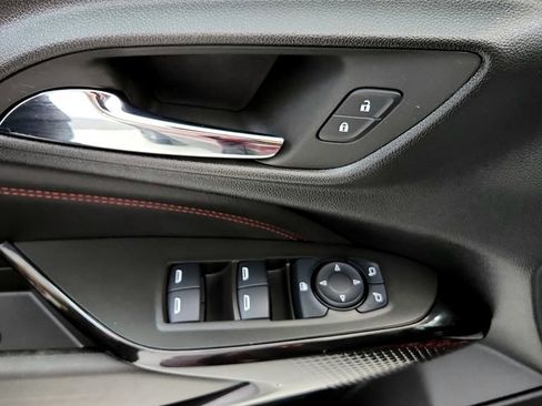 Used 2024 Chevrolet Trax RS w/ Sunroof Package FWD image 23