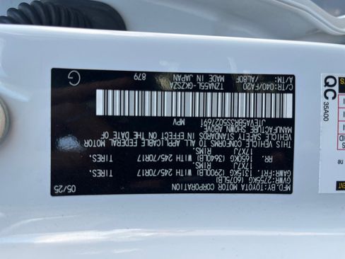 Used 2025 Toyota 4Runner SR5 AWD/4WD image 32