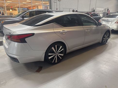 Used 2020 Nissan Altima 2.5 SR FWD image 3