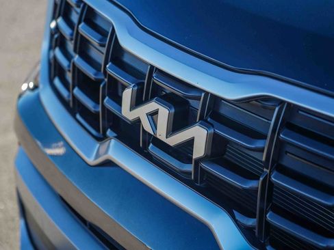 Used 2023 Kia Telluride S image 3