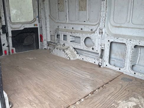 Used 2018 Ford Transit 250 148 Medium Roof RWD image 4