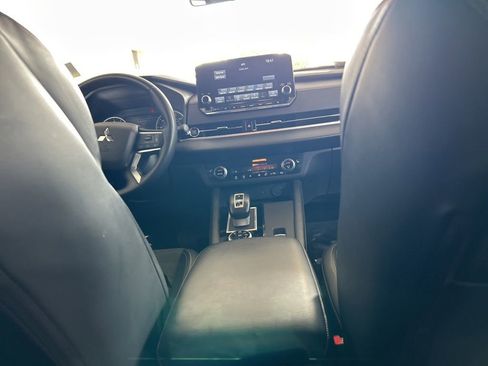 Used 2024 Mitsubishi Outlander SE AWD/4WD image 29