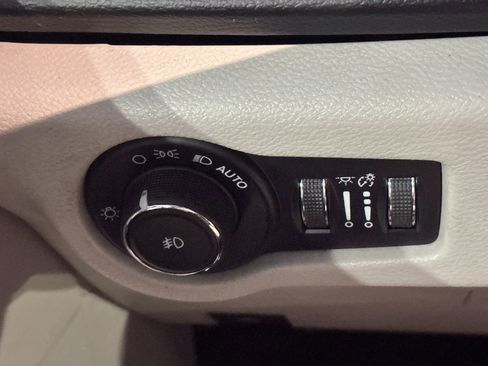 Used 2017 Chrysler Pacifica Touring Plus image 30