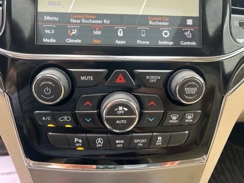 Used 2019 Jeep Grand Cherokee Limited AWD/4WD image 31
