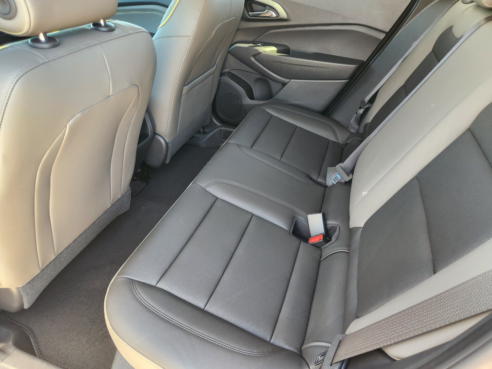 New 2026 Chevrolet Trax ACTIV w/ Sunroof Package FWD image 26