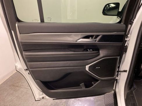 Used 2022 Jeep Wagoneer Series I AWD/4WD image 27