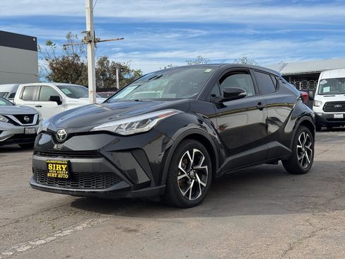Used 2020 Toyota C-HR XLE FWD image 4