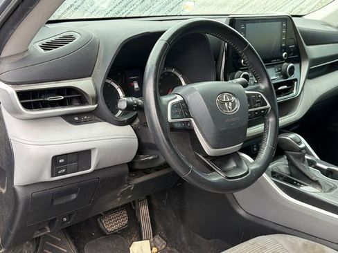 Used 2022 Toyota Highlander LE image 15