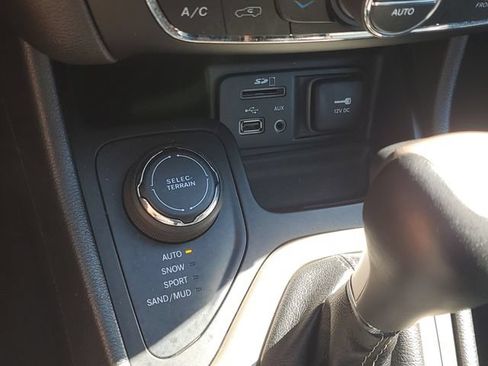Used 2017 Jeep Cherokee High Altitude w/ Luxury Group AWD/4WD image 7