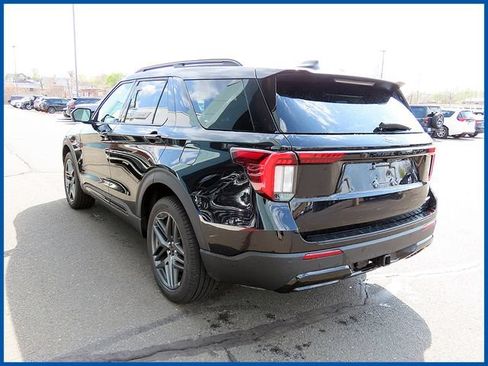 Used 2025 Ford Explorer ST-Line w/ ST-Line Street Pack AWD/4WD image 5