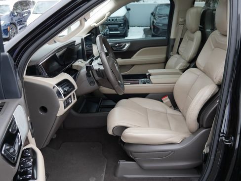 Used 2022 Lincoln Navigator Reserve image 8