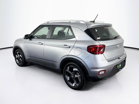 Used 2025 Hyundai Venue SEL FWD image 5