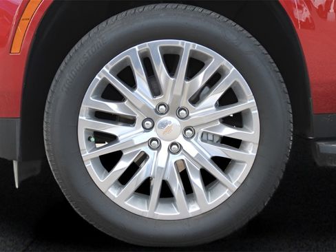 Used 2025 Chevrolet Suburban Premier image 11