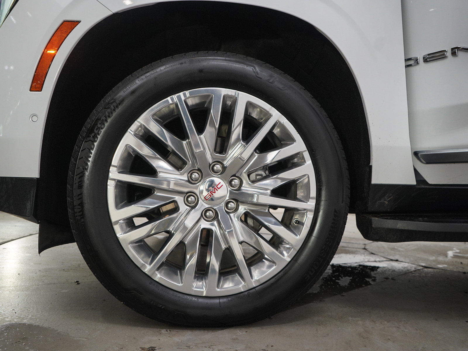 Used 2025 GMC Yukon XL Denali AWD/4WD image 33
