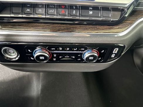 Used 2023 GMC Sierra 1500 Elevation image 23