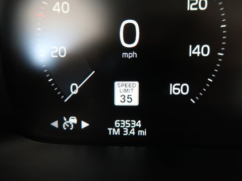 Used 2017 Volvo XC90 T6 Momentum w/ Vision Package AWD/4WD image 24