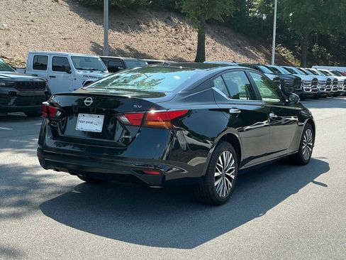 Used 2024 Nissan Altima 2.5 SV AWD/4WD image 5