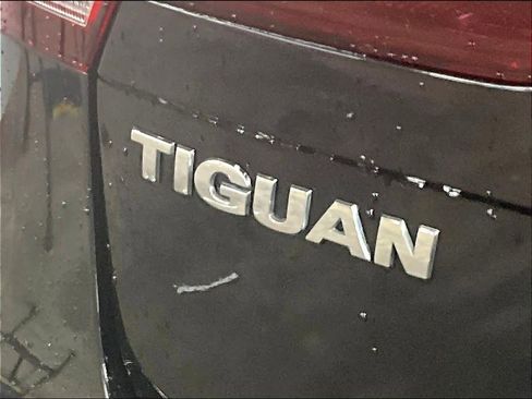 Used 2020 Volkswagen Tiguan S image 28