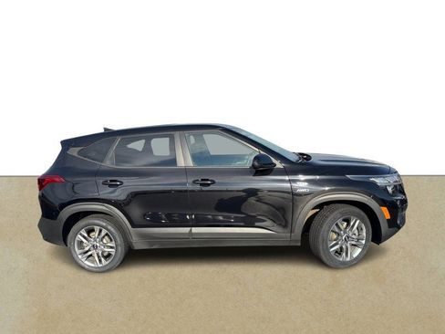 Used 2021 Kia Seltos LX AWD/4WD image 2